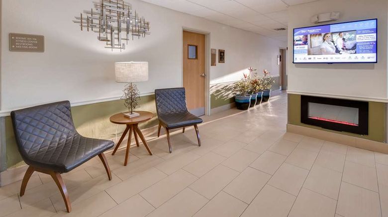 <b>Best Western Rayne Inn Lobby</b>. Images powered by <a href="https://iceportal.shijigroup.com/" title="IcePortal" target="_blank">IcePortal</a>.