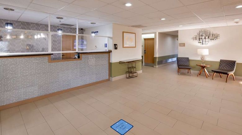 <b>Best Western Rayne Inn Lobby</b>. Images powered by <a href="https://iceportal.shijigroup.com/" title="IcePortal" target="_blank">IcePortal</a>.