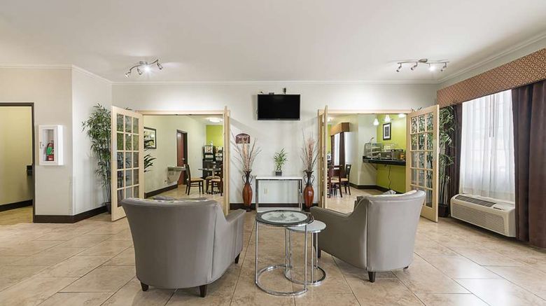 <b>Best Western Plus DeRidder Inn & Suites Lobby</b>. Images powered by <a href="https://iceportal.shijigroup.com/" title="IcePortal" target="_blank">IcePortal</a>.