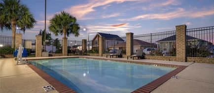 Best Western Plus Chalmette Hotel Exterior