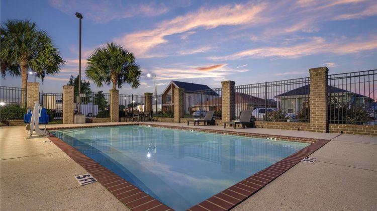 Best Western Plus Chalmette Hotel Exterior