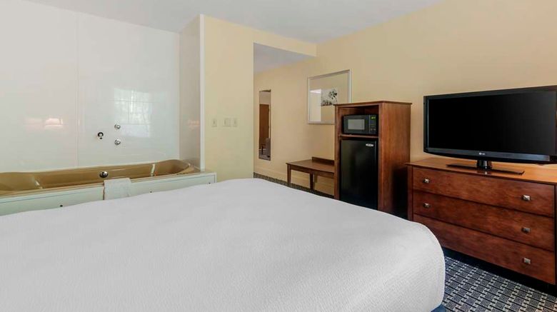 <b>Best Western Plus Brunswick Bath Suite</b>. Images powered by <a href="https://iceportal.shijigroup.com/" title="IcePortal" target="_blank">IcePortal</a>.