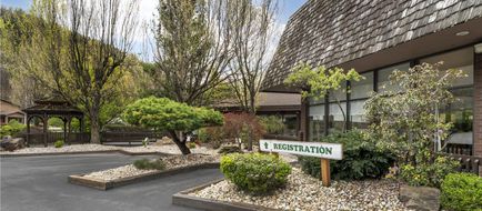 Best Western Braddock Inn Exterior