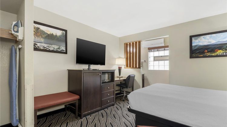 Best Western Braddock Inn Room