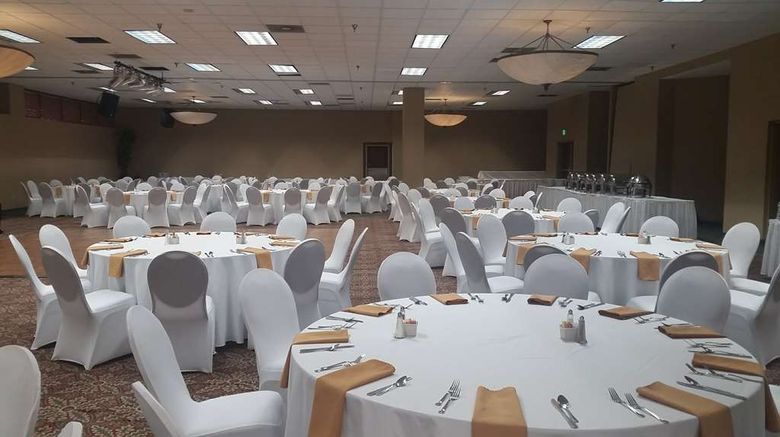 <b>Best Western Plus Hotel & Conference Ctr Ballroom</b>. Images powered by <a href="https://iceportal.shijigroup.com/" title="IcePortal" target="_blank">IcePortal</a>.