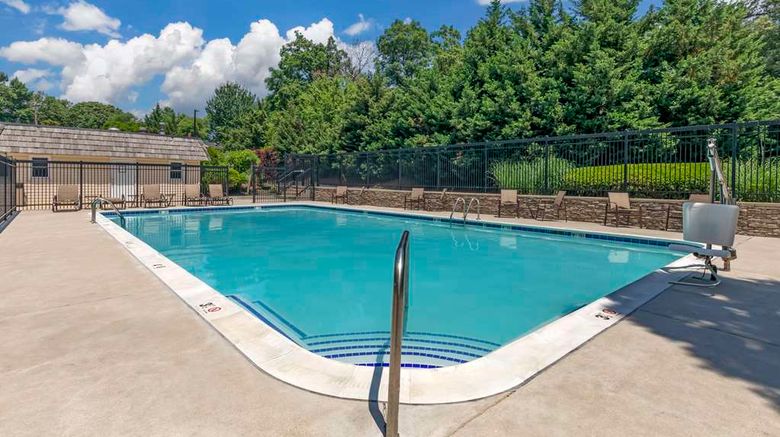 <b>Best Western Capital Beltway Pool</b>. Images powered by <a href="https://iceportal.shijigroup.com/" title="IcePortal" target="_blank">IcePortal</a>.