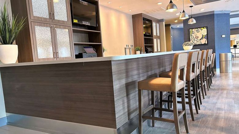 <b>Best Western Premier Hotel & Suites Restaurant</b>. Images powered by <a href="https://iceportal.shijigroup.com/" title="IcePortal" target="_blank">IcePortal</a>.