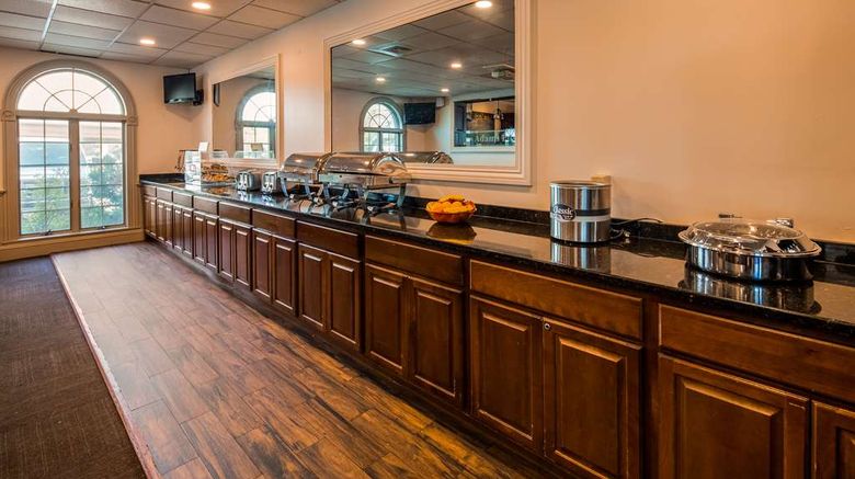 <b>Best Western Adams Inn Quincy-Boston Restaurant</b>. Images powered by <a href="https://iceportal.shijigroup.com/" title="IcePortal" target="_blank">IcePortal</a>.