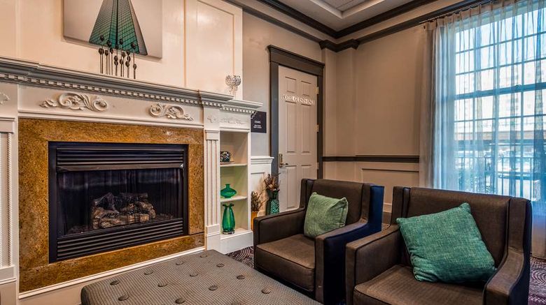 <b>Best Western Adams Inn Quincy-Boston Lobby</b>. Images powered by <a href="https://iceportal.shijigroup.com/" title="IcePortal" target="_blank">IcePortal</a>.