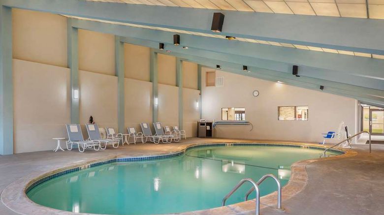 <b>Best Western Plus New Englander Pool</b>. Images powered by <a href="https://iceportal.shijigroup.com/" title="IcePortal" target="_blank">IcePortal</a>.