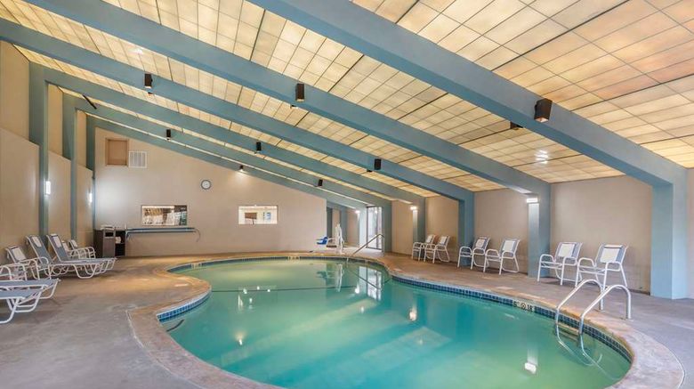 <b>Best Western Plus New Englander Pool</b>. Images powered by <a href="https://iceportal.shijigroup.com/" title="IcePortal" target="_blank">IcePortal</a>.