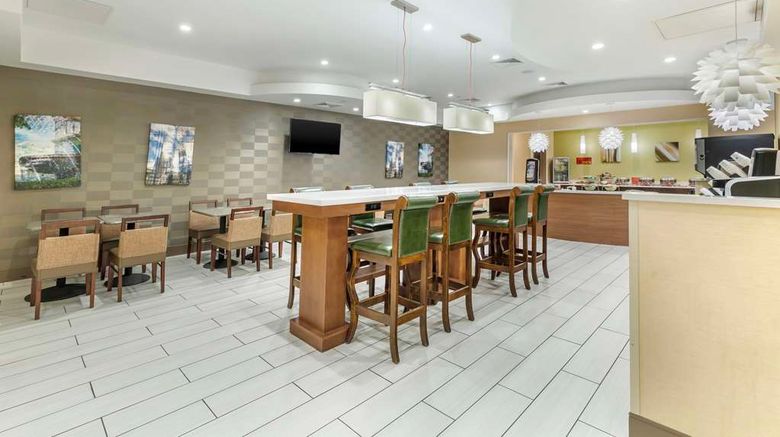 <b>Best Western Plus New Englander Restaurant</b>. Images powered by <a href="https://iceportal.shijigroup.com/" title="IcePortal" target="_blank">IcePortal</a>.