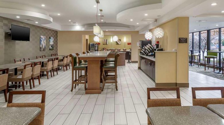<b>Best Western Plus New Englander Restaurant</b>. Images powered by <a href="https://iceportal.shijigroup.com/" title="IcePortal" target="_blank">IcePortal</a>.