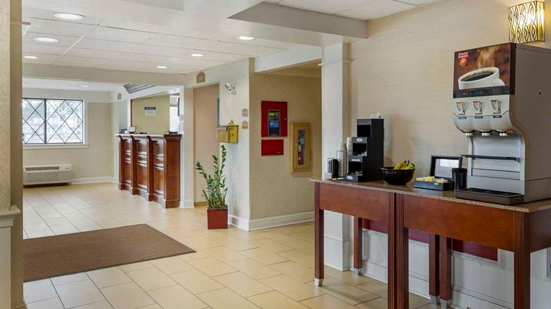 <b>Best Western Plus Inn at Sharon/Foxboro Lobby</b>. Images powered by <a href="https://iceportal.shijigroup.com/" title="IcePortal" target="_blank">IcePortal</a>.