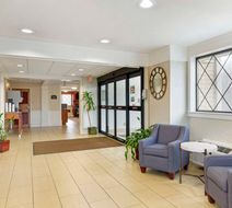 Best Western Plus Inn at Sharon/Foxboro Lobby