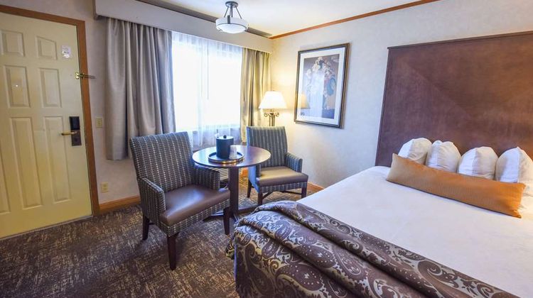 Best Western Plus Dockside Waterfront Room