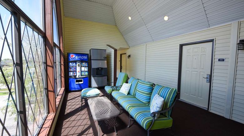 <b>Best Western Plus Dockside Waterfront Lobby</b>. Images powered by <a href="https://iceportal.shijigroup.com/" title="IcePortal" target="_blank">IcePortal</a>.