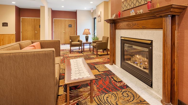 <b>Best Western Plaza Hotel Saugatuck Lobby</b>. Images powered by <a href="https://iceportal.shijigroup.com/" title="IcePortal" target="_blank">IcePortal</a>.