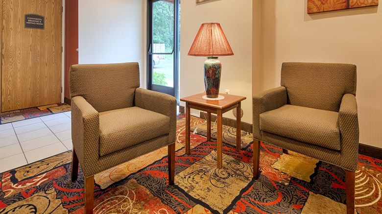 <b>Best Western Plaza Hotel Saugatuck Lobby</b>. Images powered by <a href="https://iceportal.shijigroup.com/" title="IcePortal" target="_blank">IcePortal</a>.