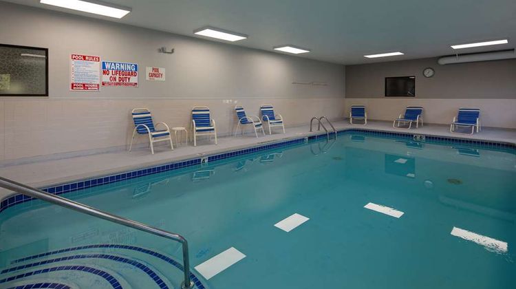 Best Western Port Huron Blue Water Bridg Pool
