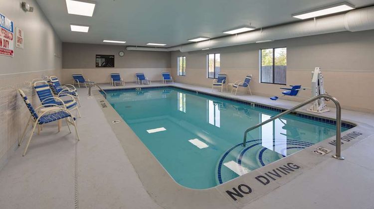 Best Western Port Huron Blue Water Bridg Pool