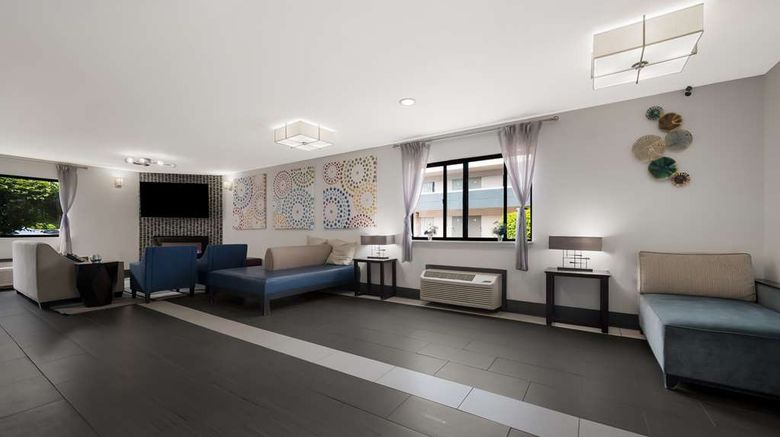 <b>Best Western Executive Inn Lobby</b>. Images powered by <a href="https://iceportal.shijigroup.com/" title="IcePortal" target="_blank">IcePortal</a>.