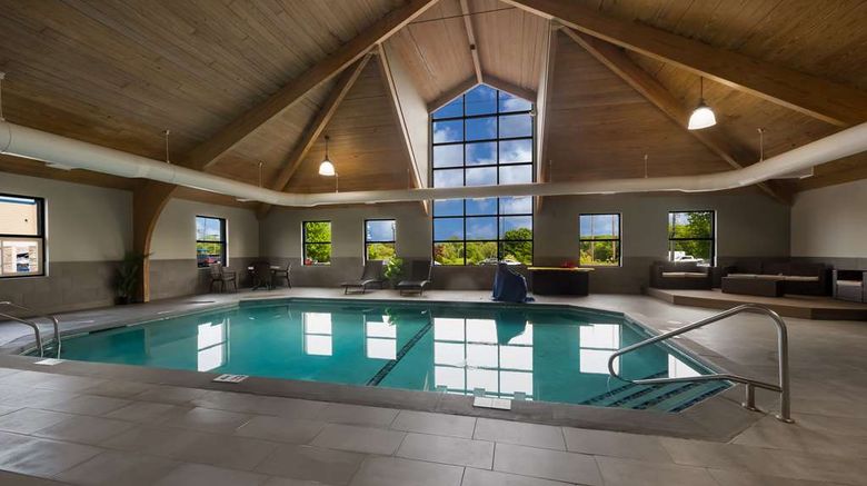 <b>Best Western Executive Inn Pool</b>. Images powered by <a href="https://iceportal.shijigroup.com/" title="IcePortal" target="_blank">IcePortal</a>.