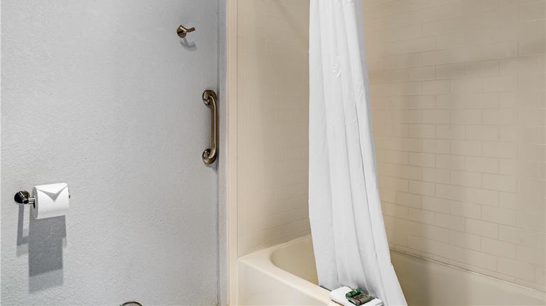 <b>Best Western Lakewinds Room</b>. Images powered by <a href="https://iceportal.shijigroup.com/" title="IcePortal" target="_blank">IcePortal</a>.