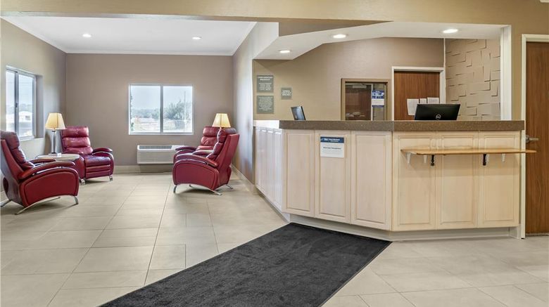 <b>Best Western Lakewinds Lobby</b>. Images powered by <a href="https://iceportal.shijigroup.com/" title="IcePortal" target="_blank">IcePortal</a>.