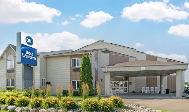 Best Western Lakewinds Exterior