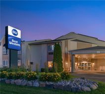Best Western Lakewinds Exterior