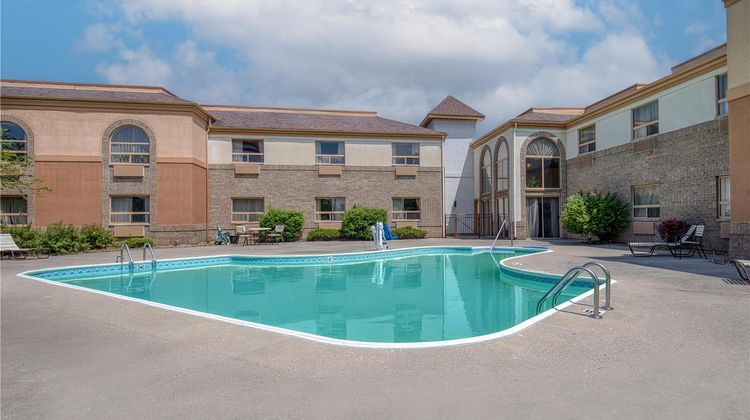 Best Western Davison Inn Pool