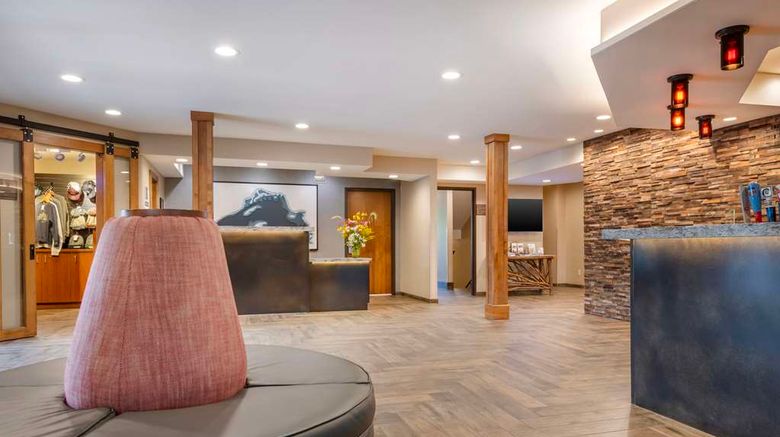 <b>Best Western Plus Superior Inn Lobby</b>. Images powered by <a href="https://iceportal.shijigroup.com/" title="IcePortal" target="_blank">IcePortal</a>.