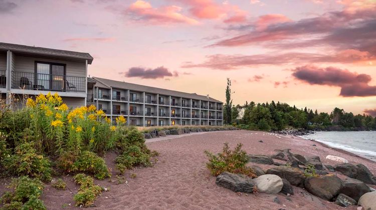 Best Western Plus Superior Inn Exterior