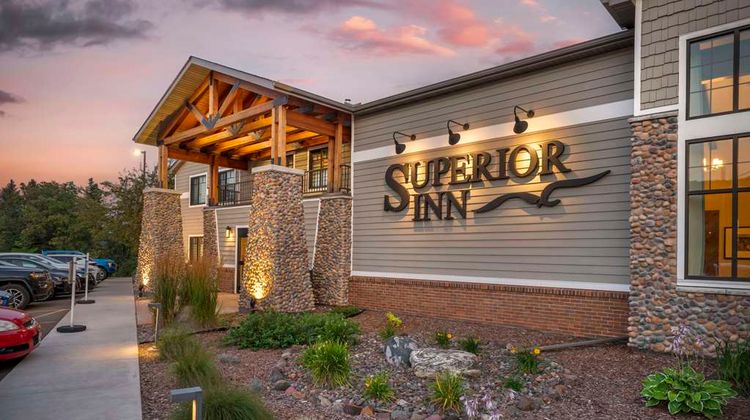 Best Western Plus Superior Inn Exterior