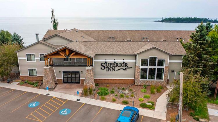 Best Western Plus Superior Inn Exterior