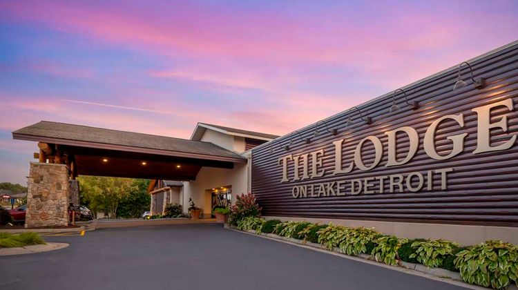 Best Western Premier Ldg On Lake Detroit Exterior