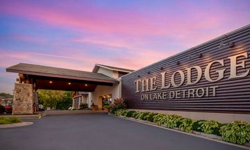 Best Western Premier Ldg On Lake Detroit