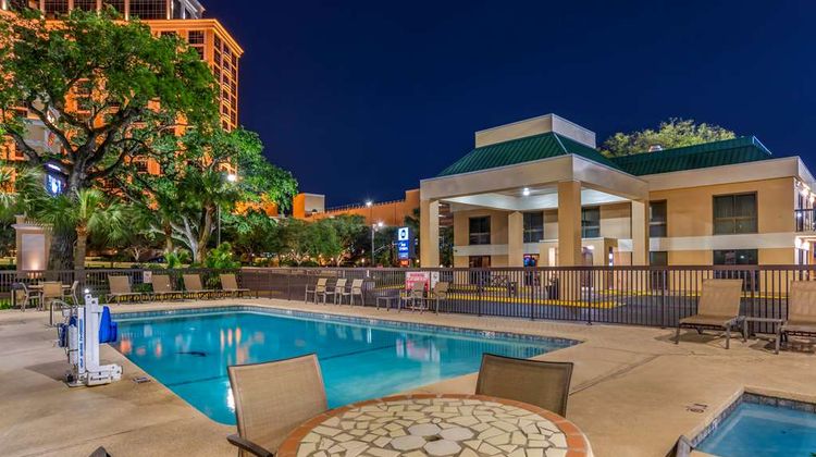 Best Western Oak Manor Pool