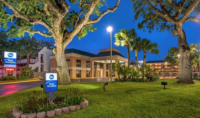 Best Western Oak Manor Exterior