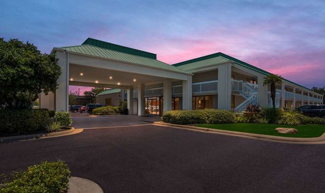 Best Western Flagship Inn Exterior