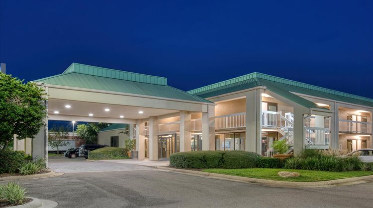 Best Western Flagship Inn Exterior