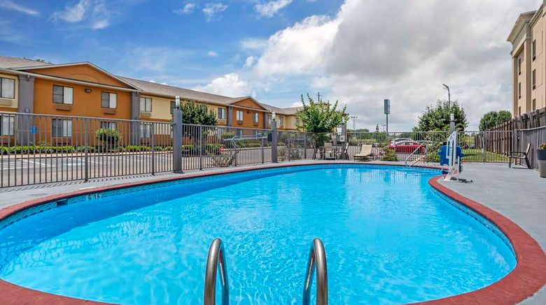 <b>Best Western Canton Inn Pool</b>. Images powered by <a href="https://iceportal.shijigroup.com/" title="IcePortal" target="_blank">IcePortal</a>.