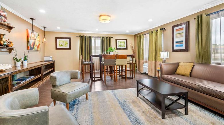 <b>Best Western Gateway Inn Lobby</b>. Images powered by <a href="https://iceportal.shijigroup.com/" title="IcePortal" target="_blank">IcePortal</a>.