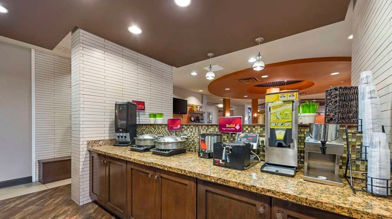 <b>Best Western Plus Tupelo Inn & Suites Restaurant</b>. Images powered by <a href="https://iceportal.shijigroup.com/" title="IcePortal" target="_blank">IcePortal</a>.