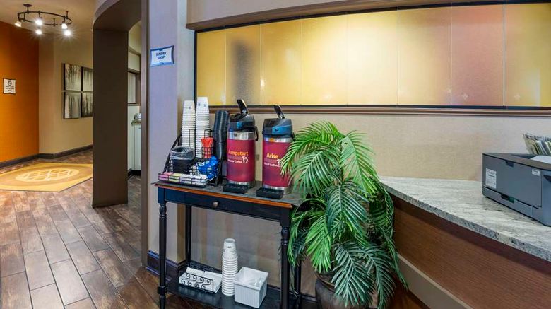 <b>Best Western Plus Tupelo Inn & Suites Lobby</b>. Images powered by <a href="https://iceportal.shijigroup.com/" title="IcePortal" target="_blank">IcePortal</a>.