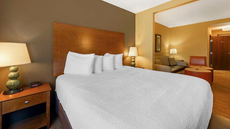 <b>Best Western Plus Tupelo Inn & Suites Room</b>. Images powered by <a href="https://iceportal.shijigroup.com/" title="IcePortal" target="_blank">IcePortal</a>.