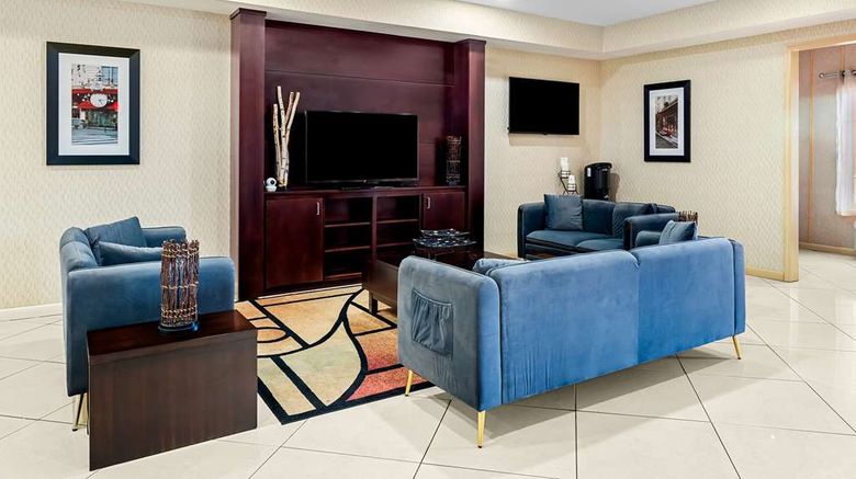 <b>Best Western Plus Magee Inn & Suites Lobby</b>. Images powered by <a href="https://iceportal.shijigroup.com/" title="IcePortal" target="_blank">IcePortal</a>.