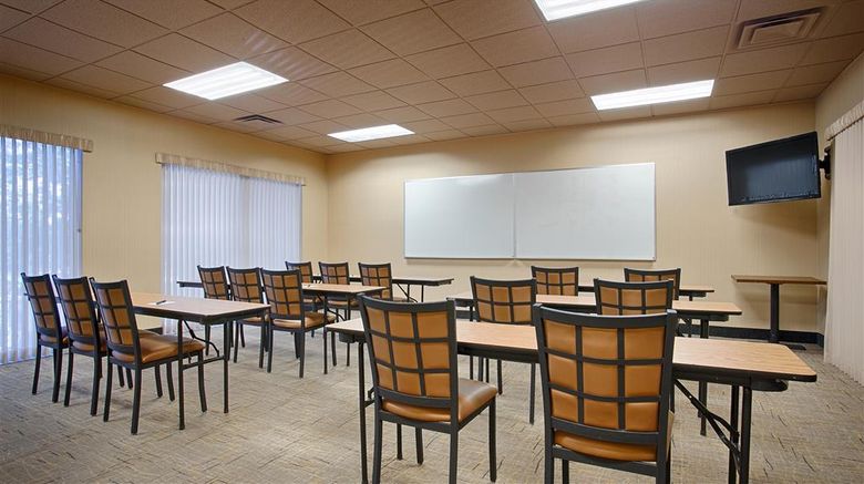 <b>Best Western Branson Inn & Conference Meeting</b>. Images powered by <a href="https://iceportal.shijigroup.com/" title="IcePortal" target="_blank">IcePortal</a>.