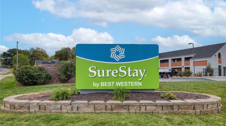 <b>SureStay by Best Western Country Inn N Exterior</b>. Images powered by <a href="https://iceportal.shijigroup.com/" title="IcePortal" target="_blank">IcePortal</a>.